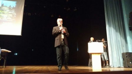 Prof. Dr. Paulo Helene apresentando a Aula Magna