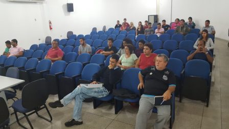 Estudantes durante o colóquio sobre a história do curso de Licenciatura em Matemática