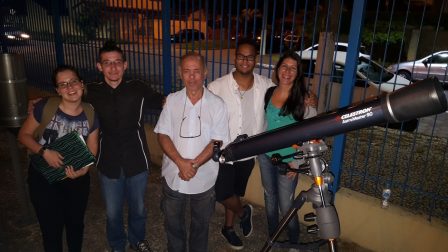 Observação do céu com telescópios após o cinedebate