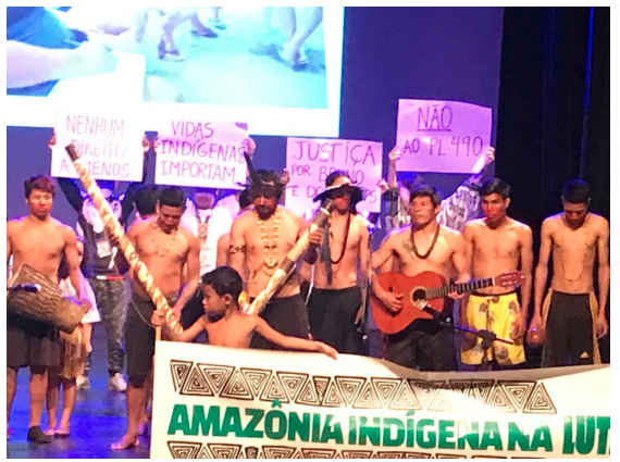 Foto 2 - Coral das Aldeias Indígenas Boa Vista e Akray Mirim aproveitam a oportunidade para protestar contra a perseguição e morte de indigenistas e apoiadores na Amazônia