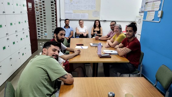 Imagem 3 – Residentes e docentes na sala de professores da Escola Thomaz