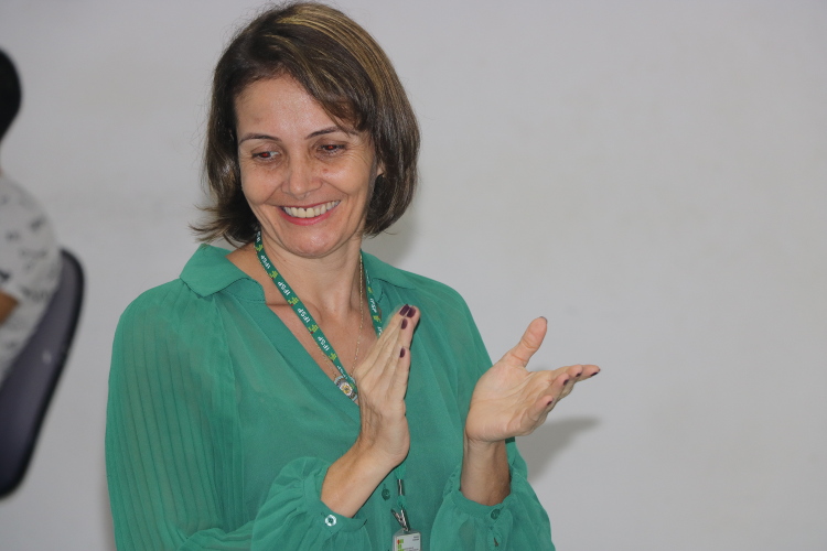 Profa. Tânia Soares, diretora geral do Campus Caraguatatuba