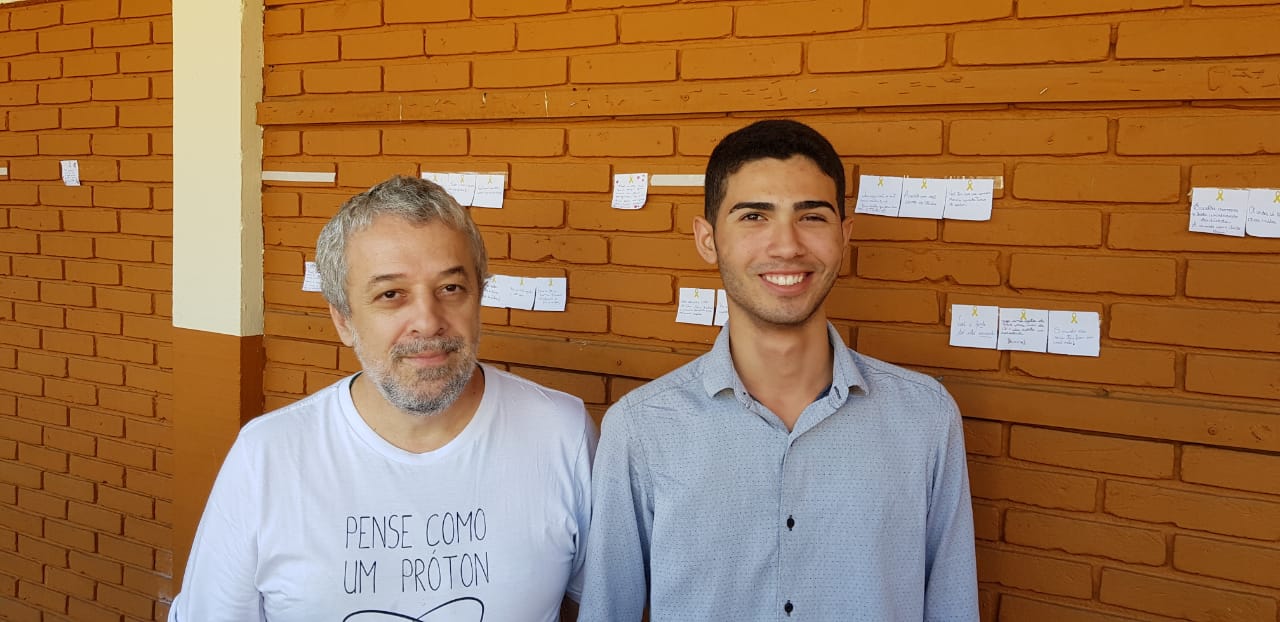 Professor Ricardo Plaza e estudante Natan Oliveira