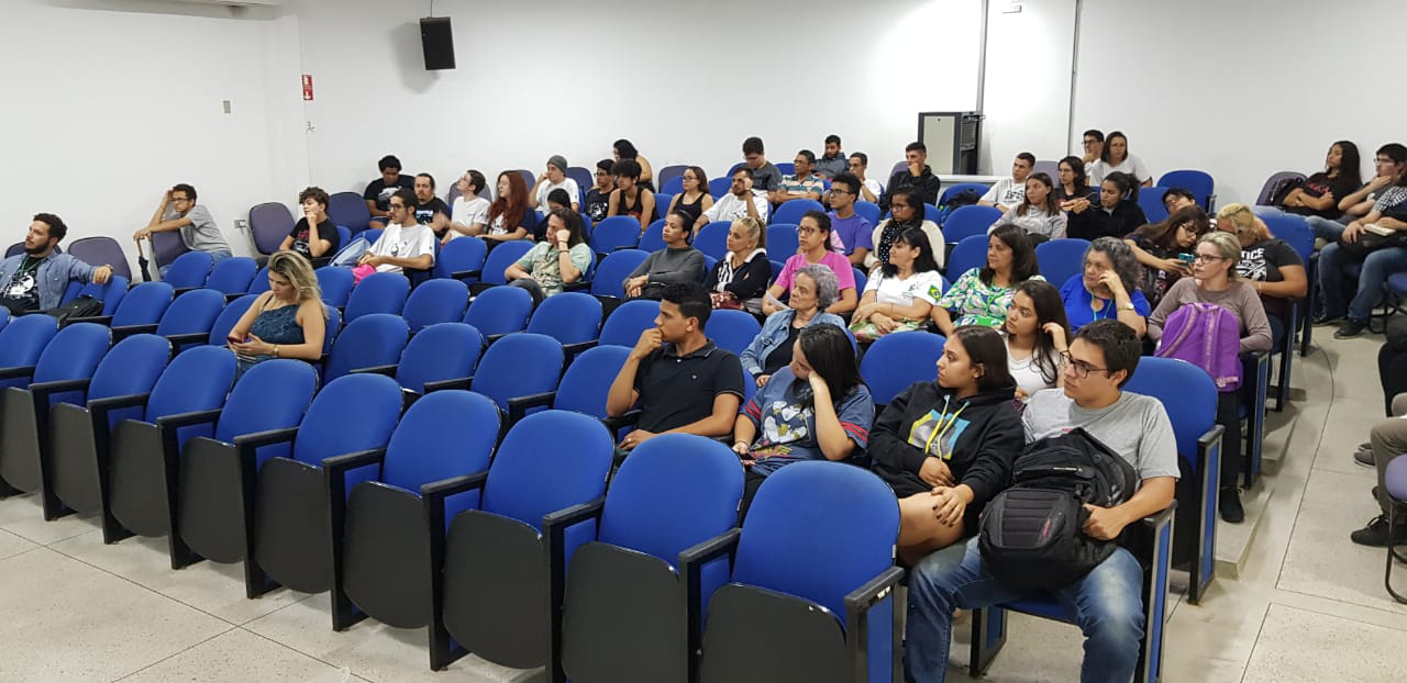 Foto: Público presente na palestra do professor Winston