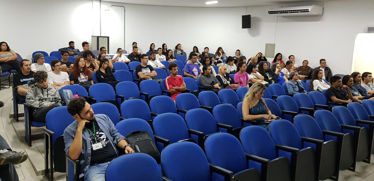 Foto: Público que assistiu a palestra do professor Winston