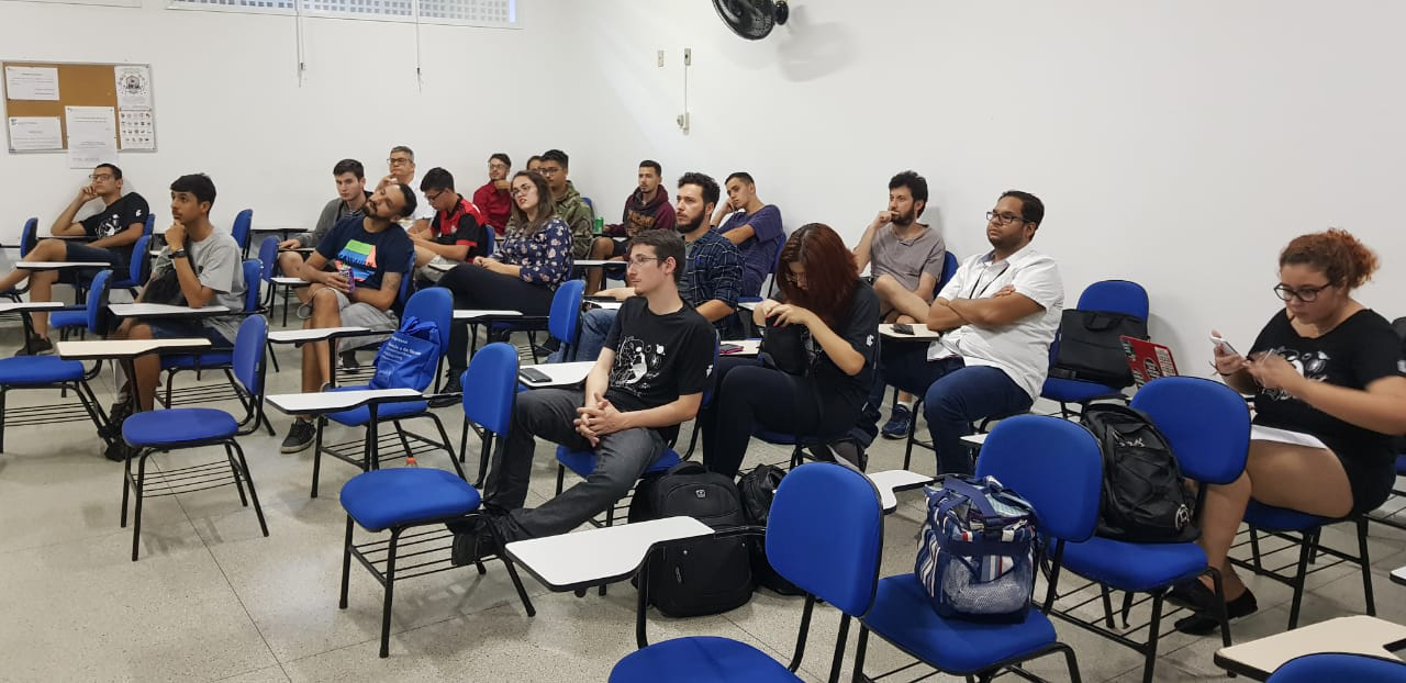 Foto: Público que assistiu as apresentações da área da Física