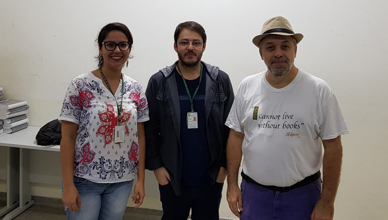 Professores Ticiana, Renato e Ricardo antes do início do cinedebate