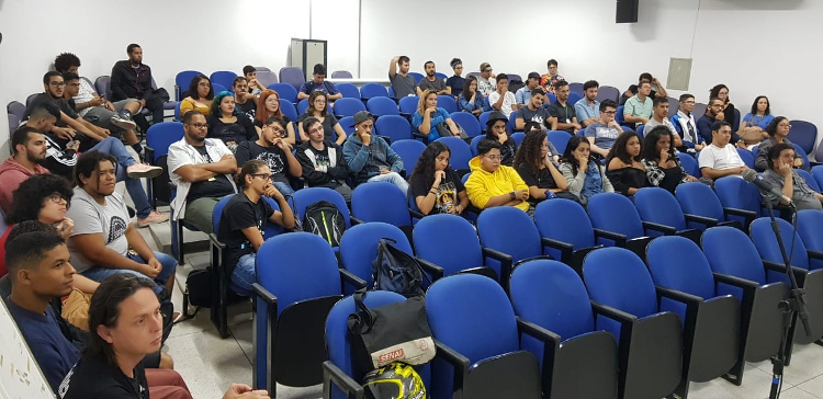 Foto Público presente na noite do dia 12 02 2020 no auditório do IFSP Caraguatatuba