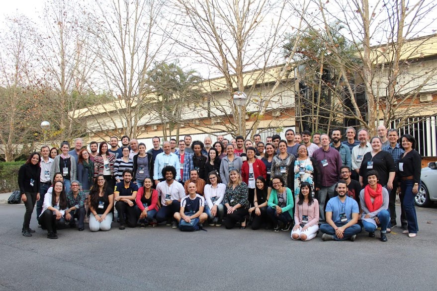 Foto com participantes do Curso de Introdução à Astronomia e Astrofísica do INPE 2018